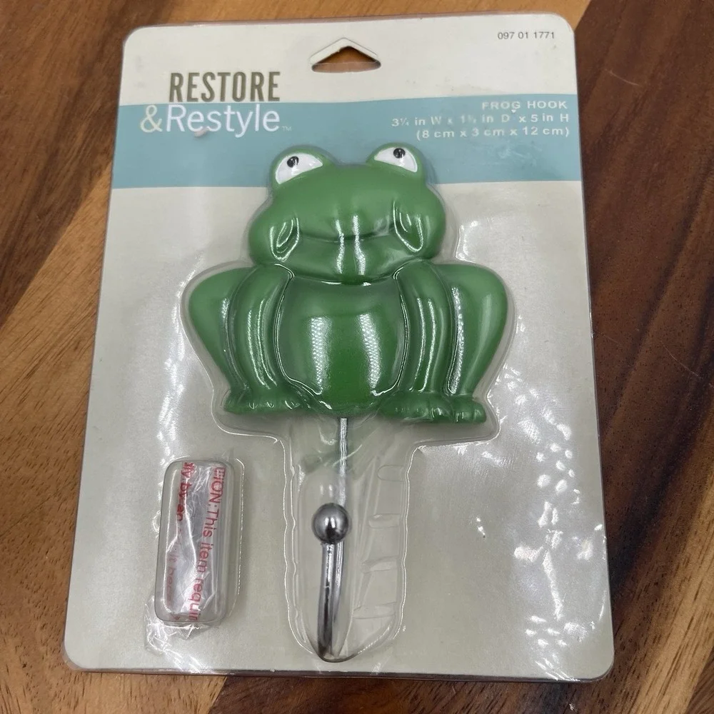 Restore & Restyle‎ Frog Hook NIP 3.25